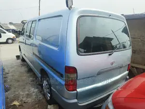 Toyota HiAce 2002 Silver