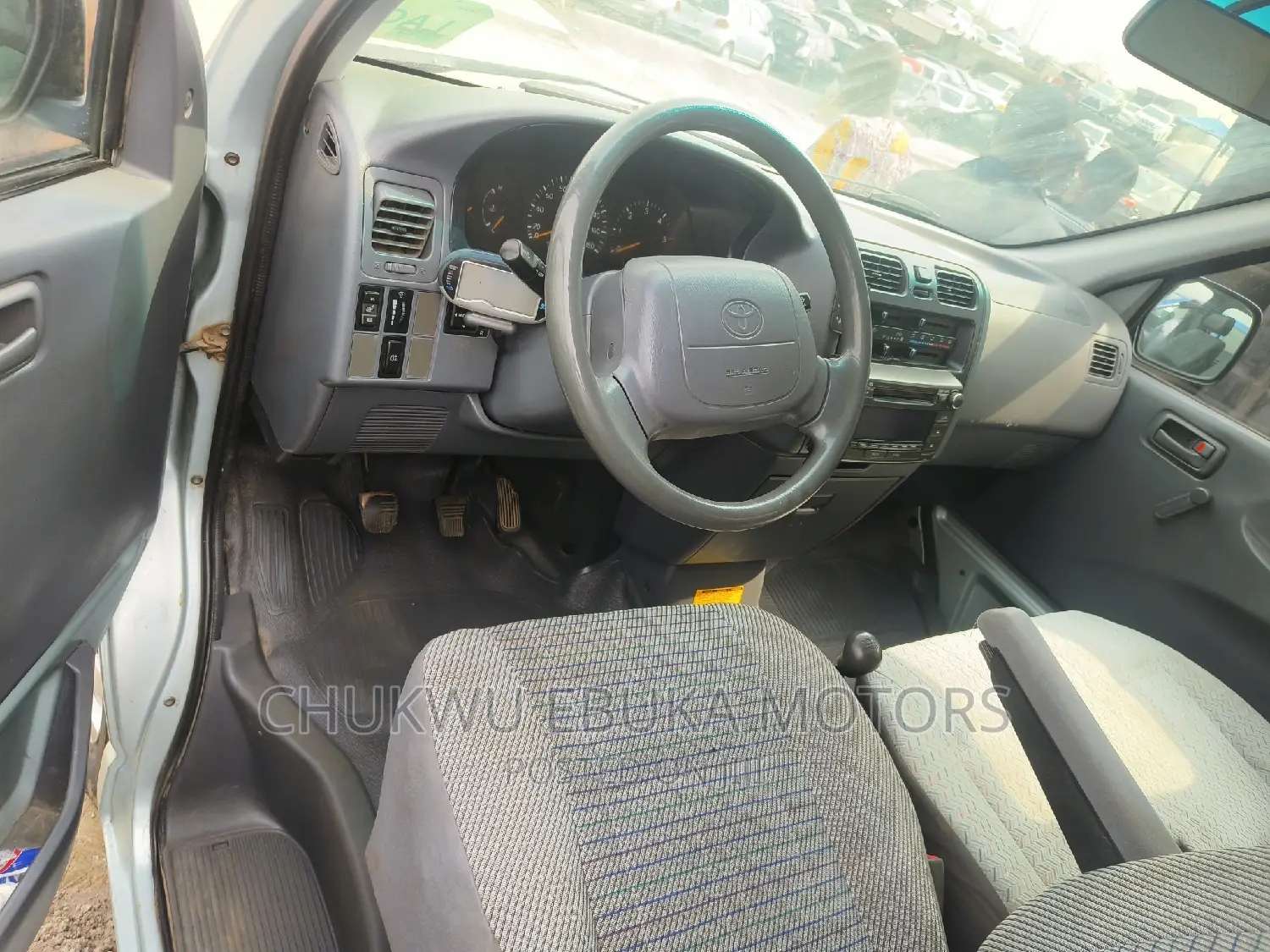 Toyota HiAce 2002 Silver