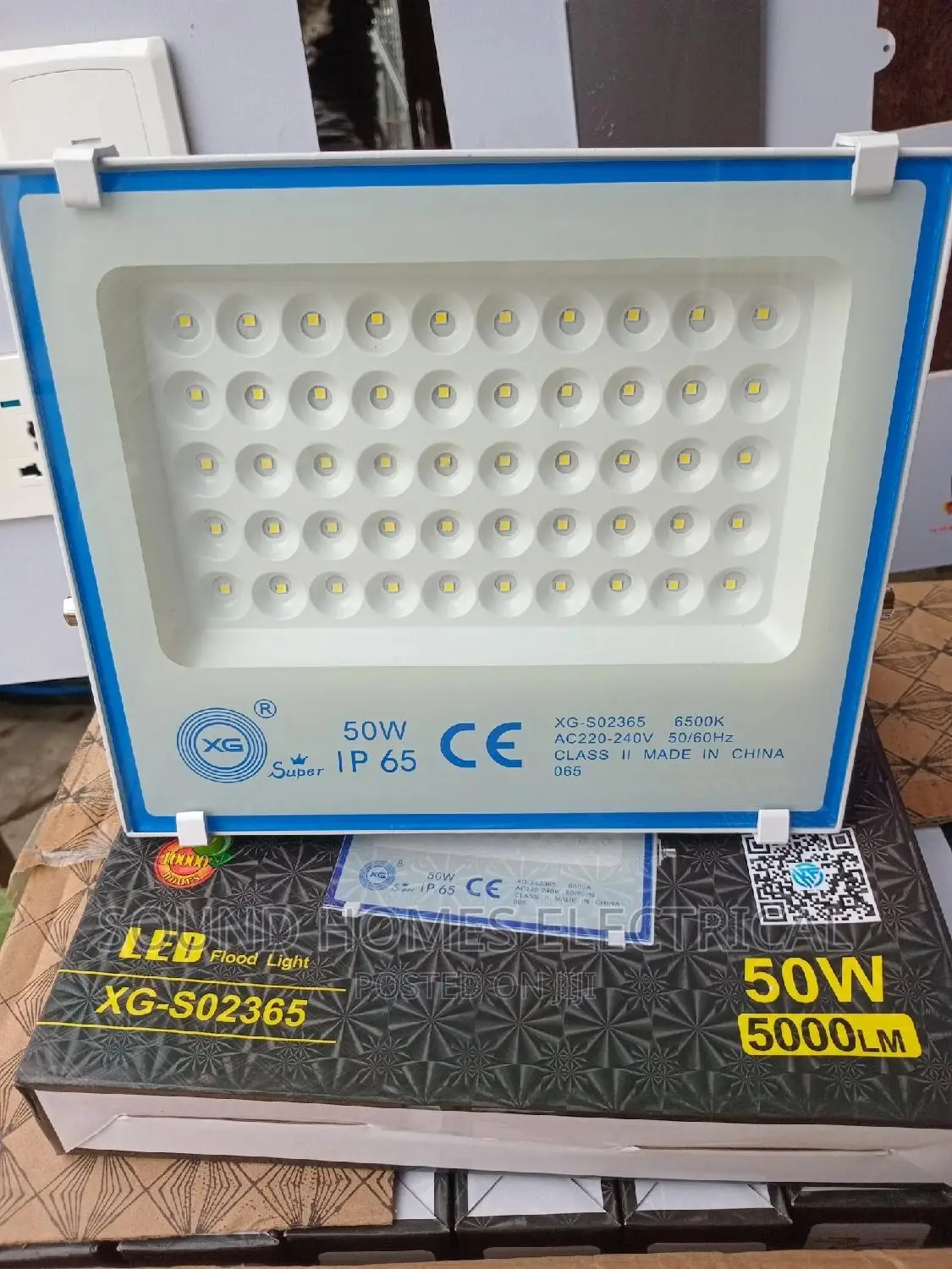 XG Multi-Eyes Floodlight