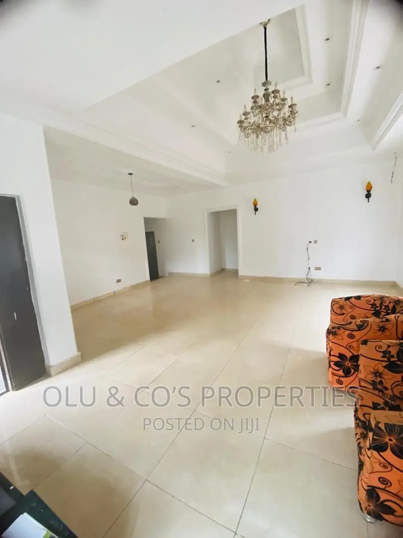 3bdrm Bungalow in Behind Citec, Mobbar for rent