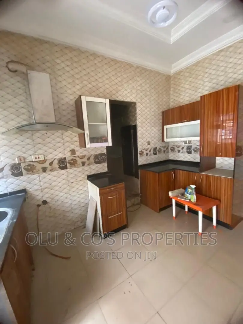 3bdrm Bungalow in Behind Citec, Mobbar for rent