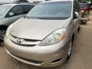 Toyota Sienna XLE FWD 2006 Gold