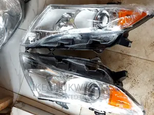 Headlamp Toyota Venza 2010