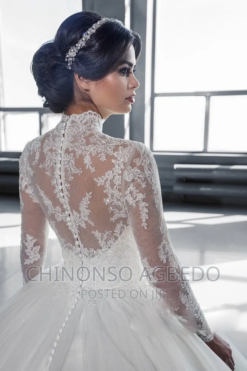 Luxurious Beautiful Wedding Gown Complete Set