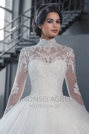 Luxurious Beautiful Wedding Gown Complete Set
