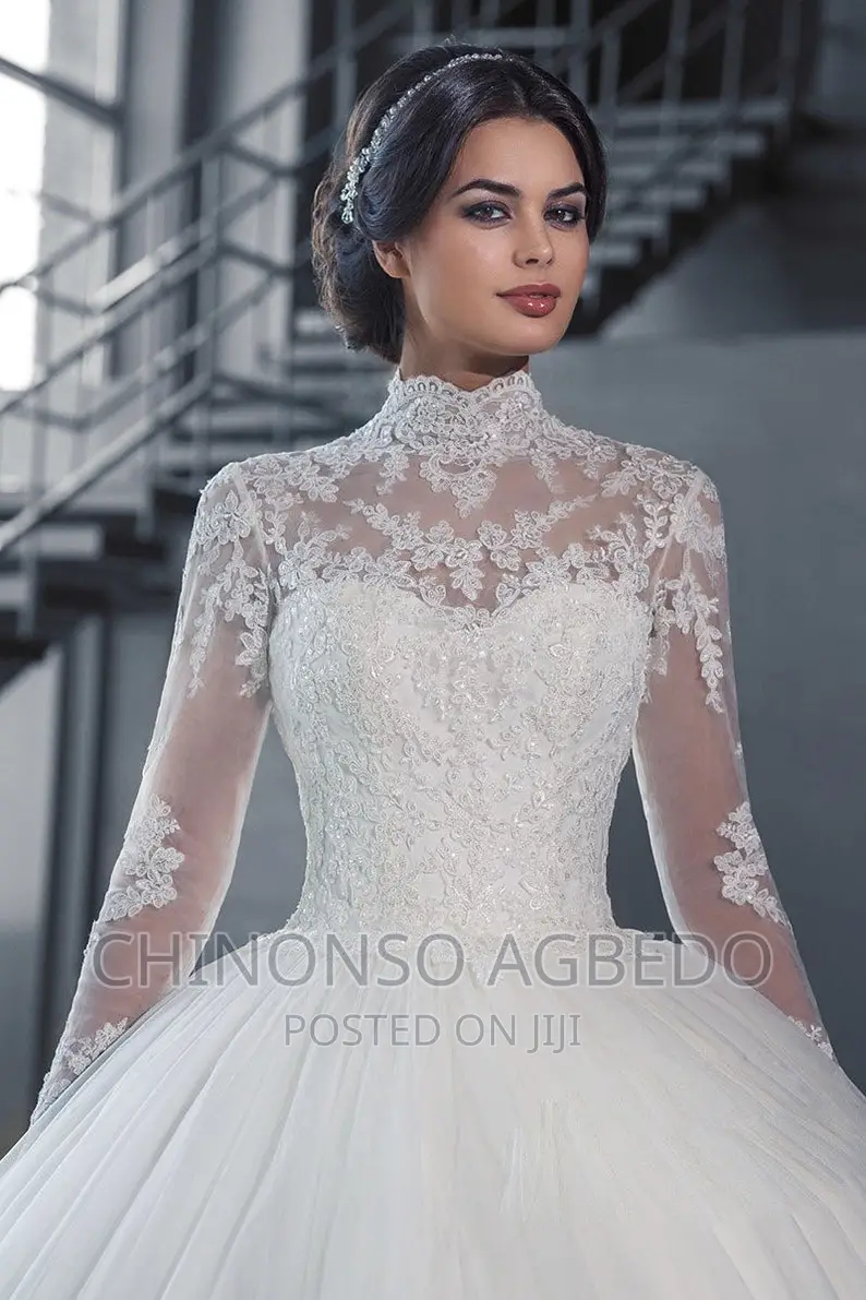 Luxurious Beautiful Wedding Gown Complete Set