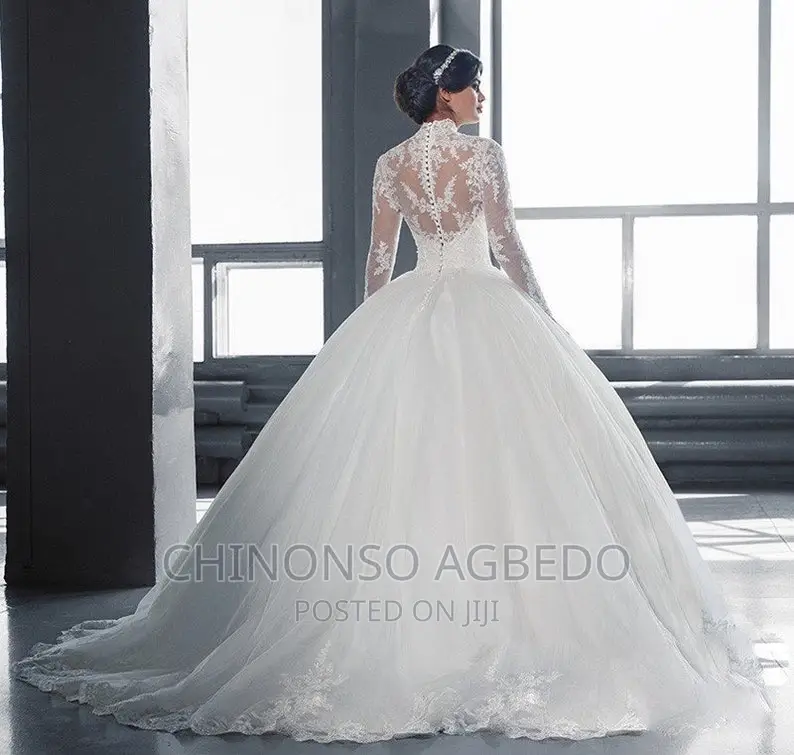 Luxurious Beautiful Wedding Gown Complete Set