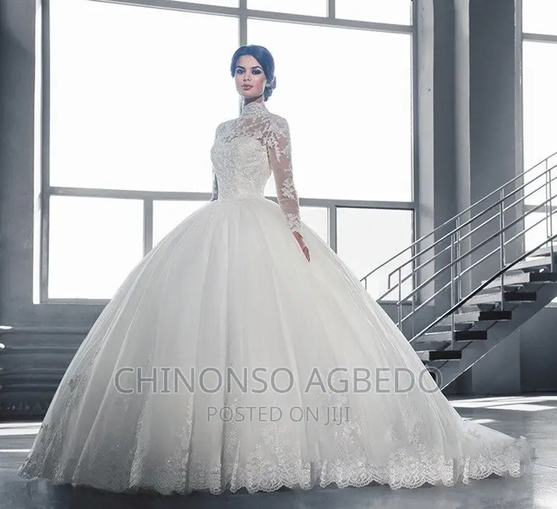 Luxurious Beautiful Wedding Gown Complete Set