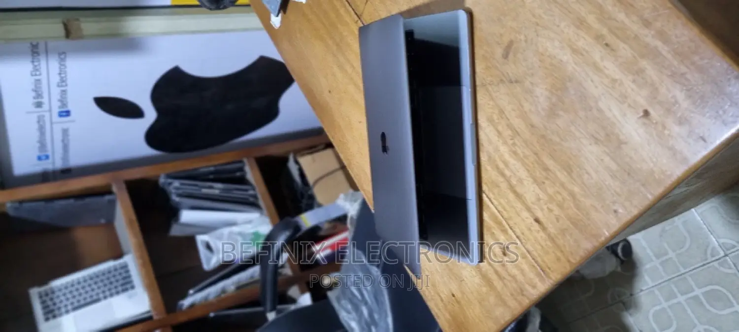 Laptop Apple MacBook Pro 2018 8GB Intel Core I5 SSD 256GB
