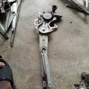 Toyota Camry 08 Engine Glass Front Right
