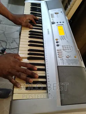 PSR E 303 Yamaha Keyboard