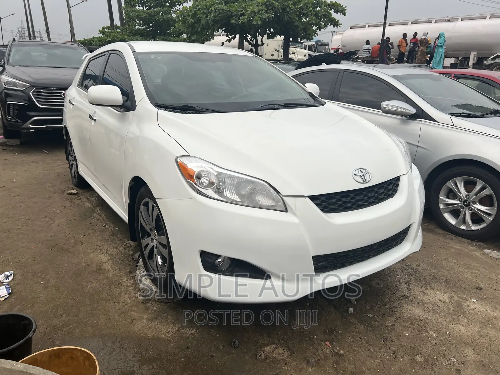 Toyota Matrix XRS Hatchback FWD (2.4L 4cyl 5A) 2010 White