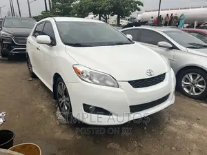 Toyota Matrix XRS Hatchback FWD (2.4L 4cyl 5A) 2010 White