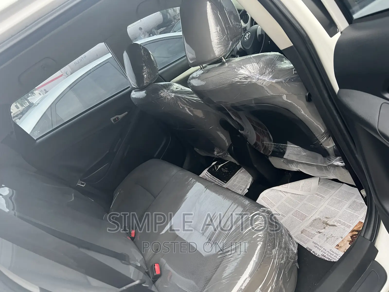 Toyota Matrix XRS Hatchback FWD (2.4L 4cyl 5A) 2010 White