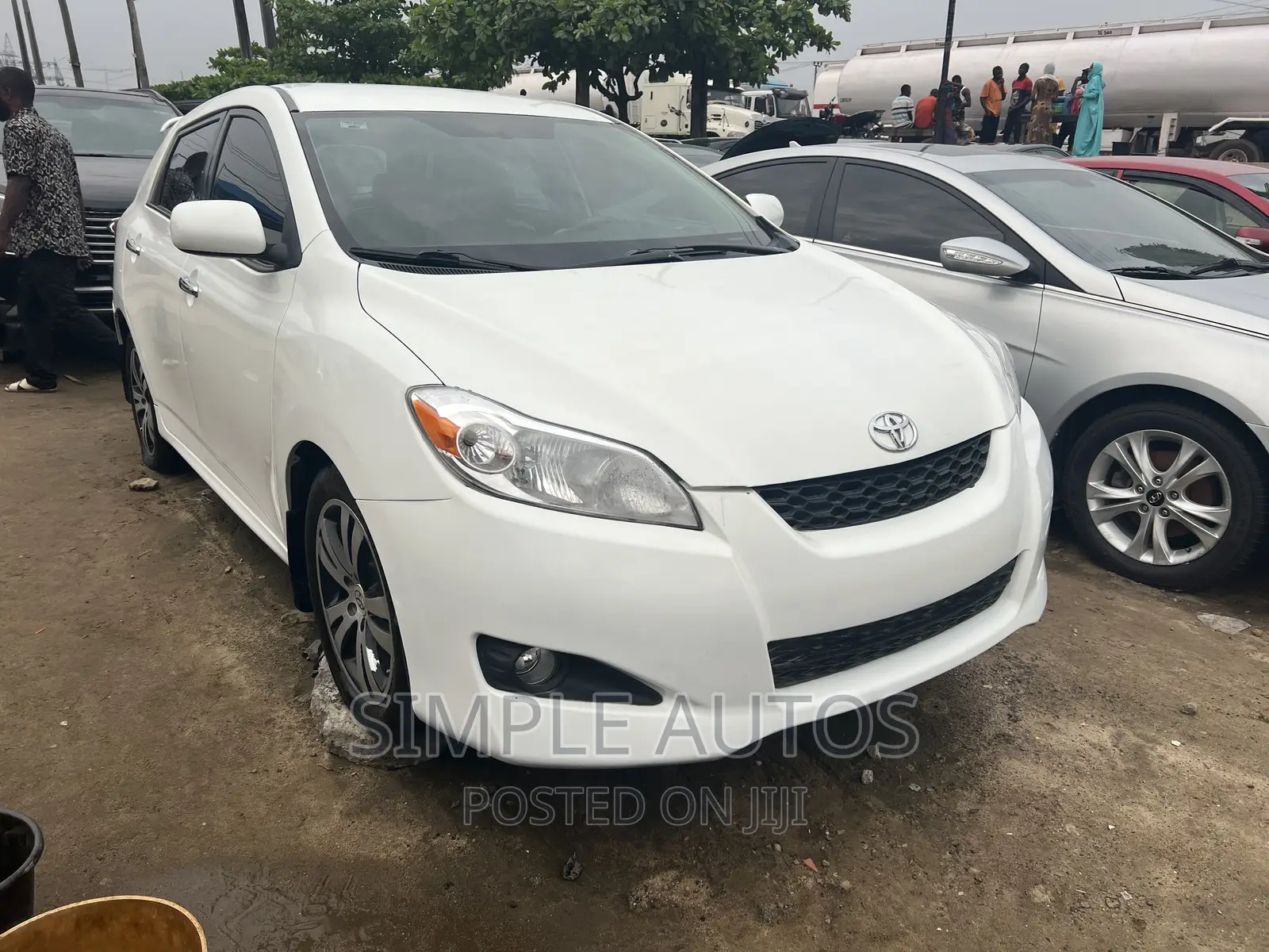 Toyota Matrix XRS Hatchback FWD (2.4L 4cyl 5A) 2010 White