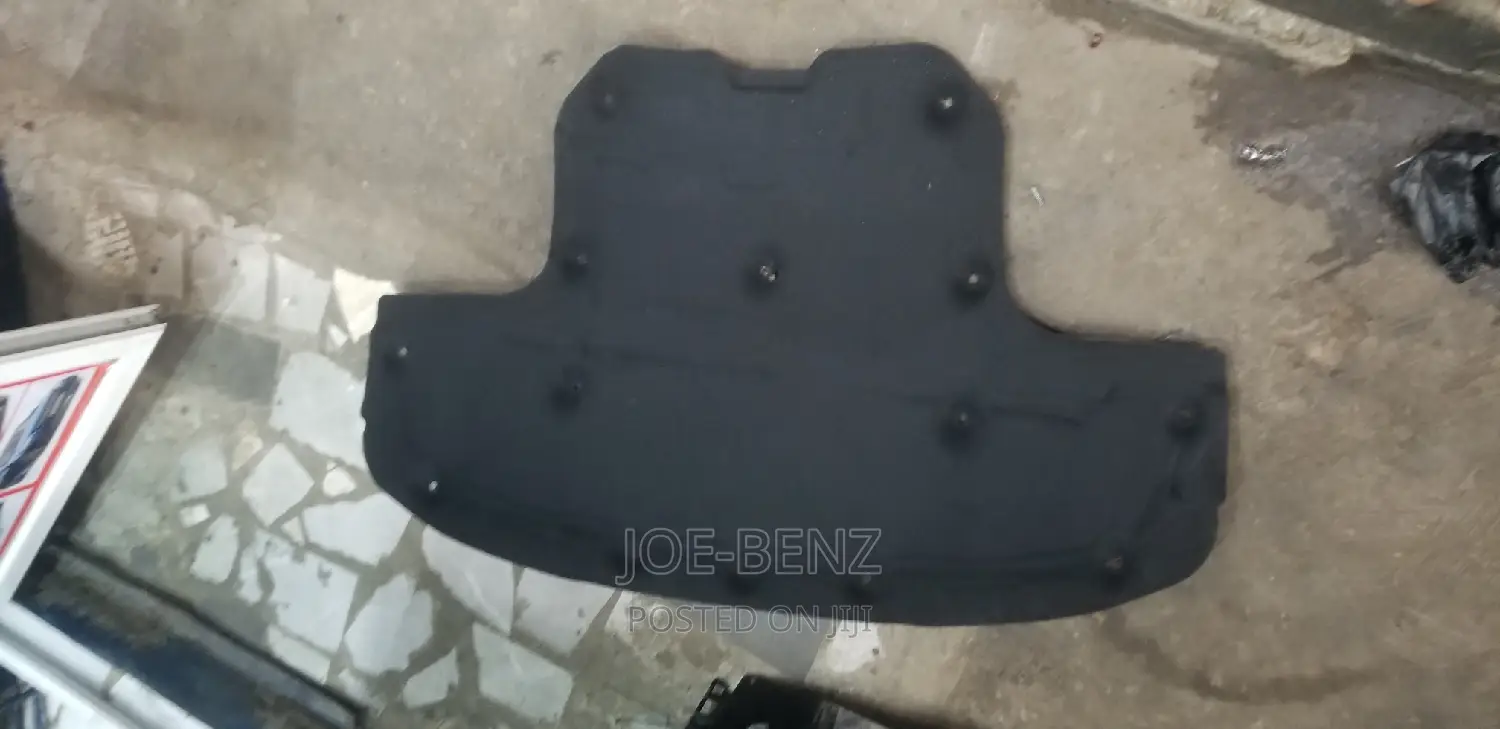 GLC300 Bonnet Mat