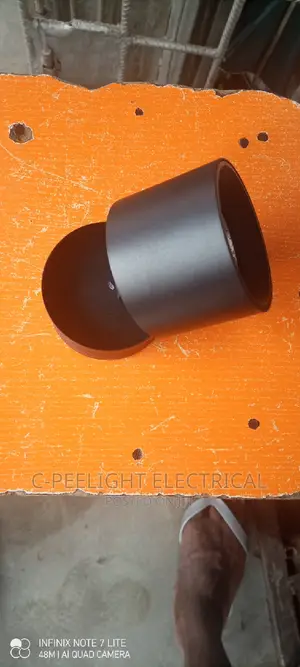 Surface Focus Light