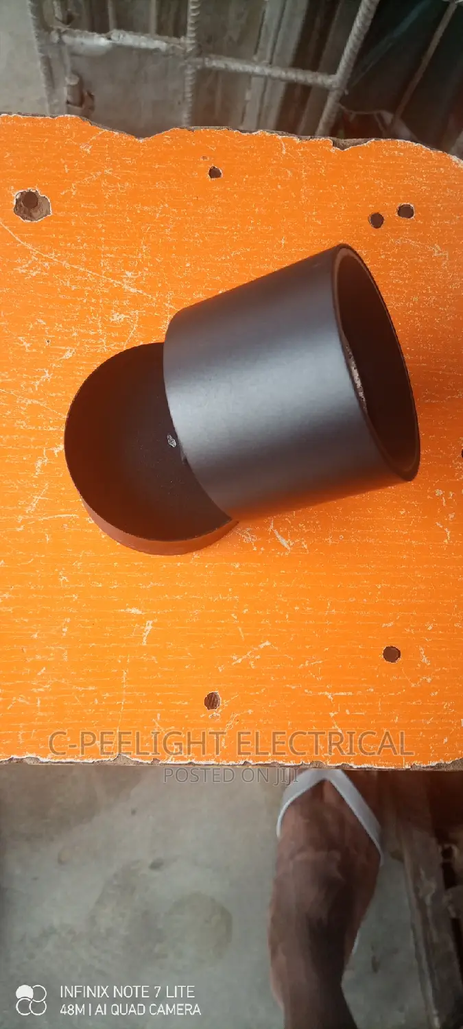 Surface Focus Light