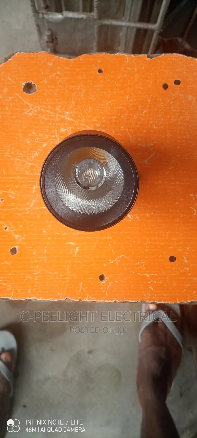 Surface Focus Light