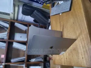 Laptop Apple MacBook Pro 2019 16GB Intel Core I7 SSD 512GB