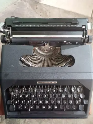 Antares Compact 33 Portable Typewriter