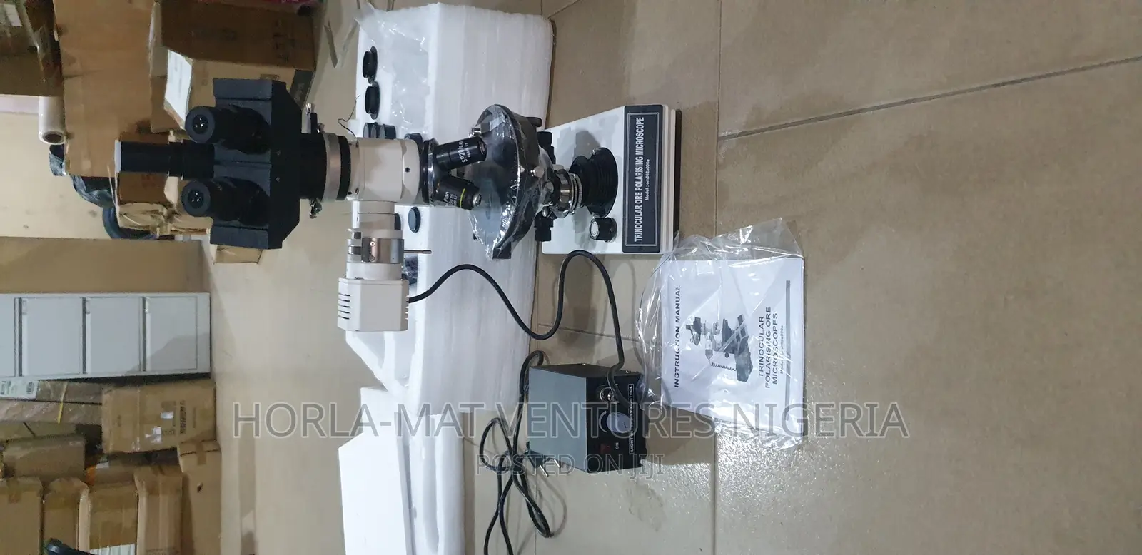 Trinocular Ore Polalarize Microscope