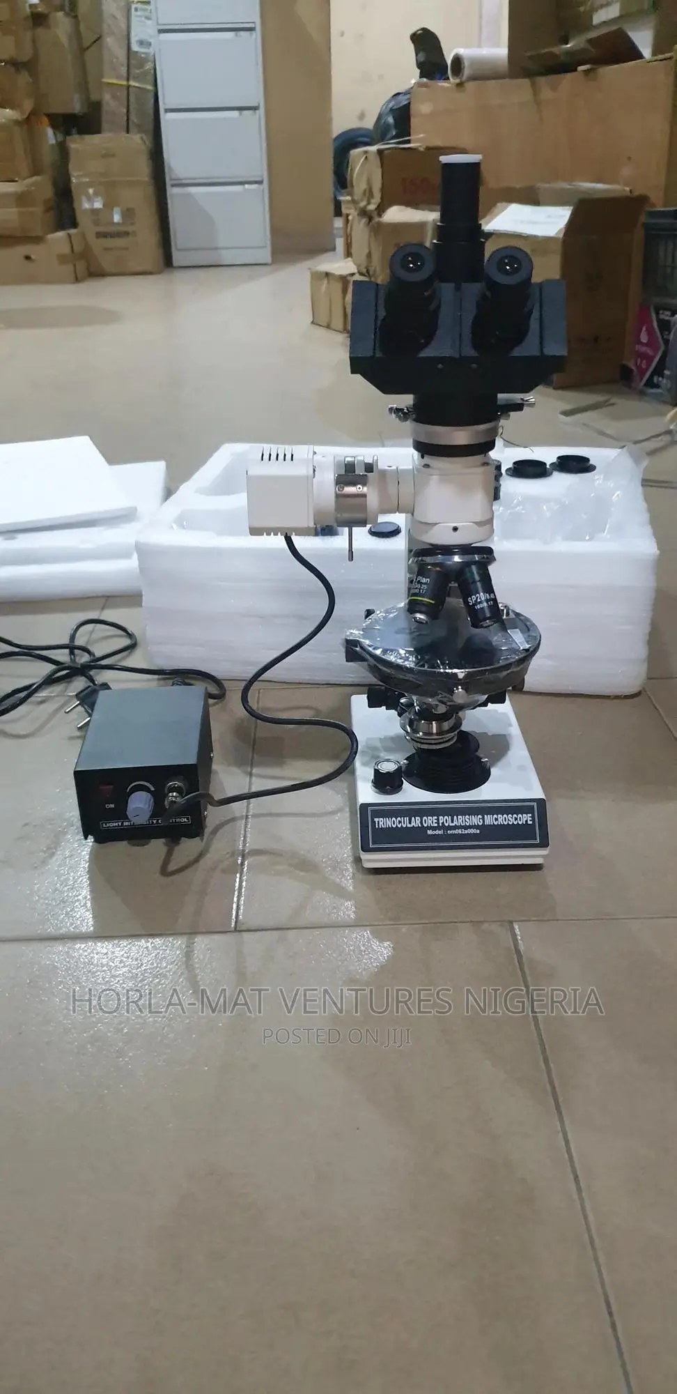 Trinocular Ore Polalarize Microscope