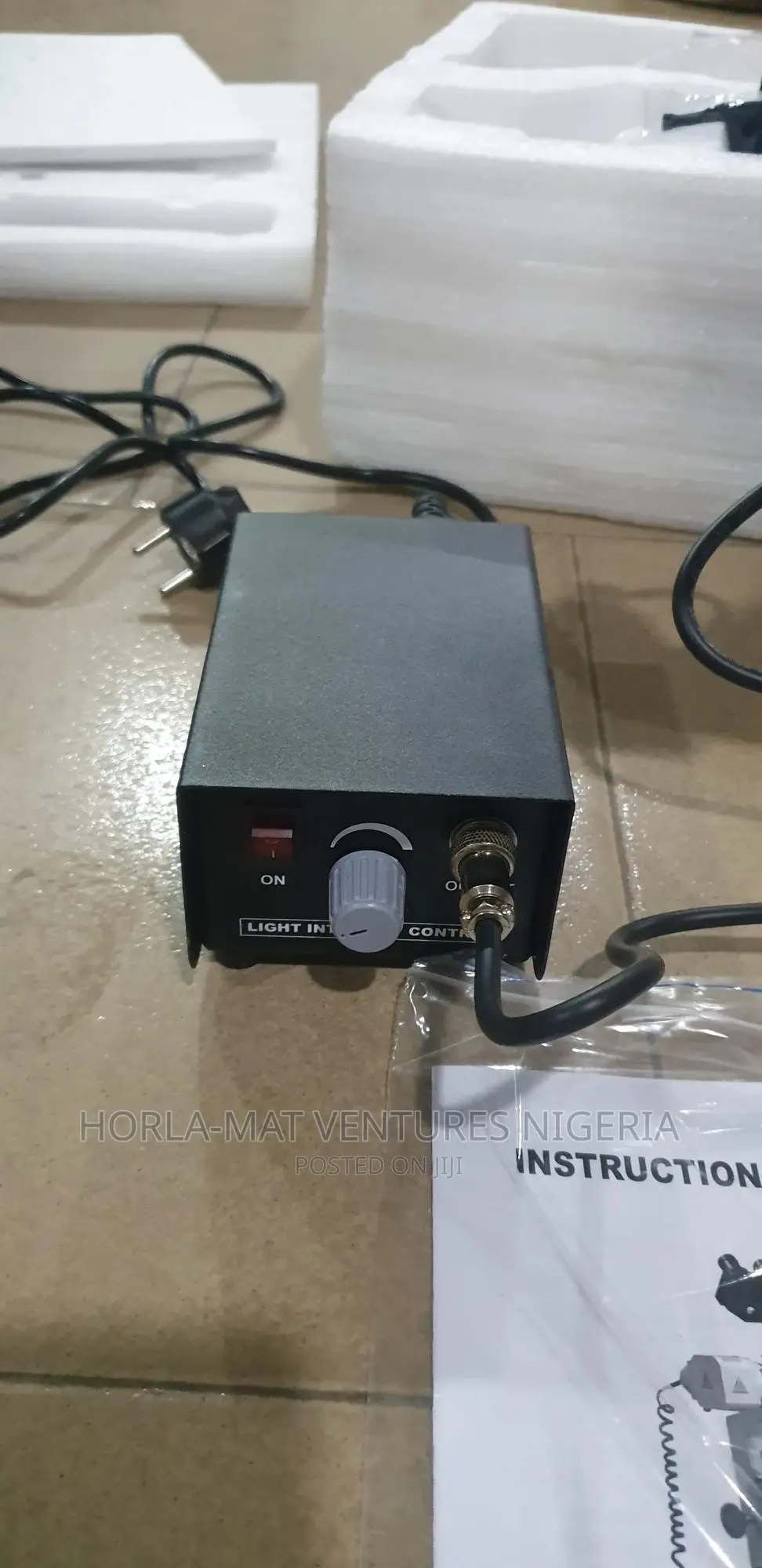 Trinocular Ore Polalarize Microscope