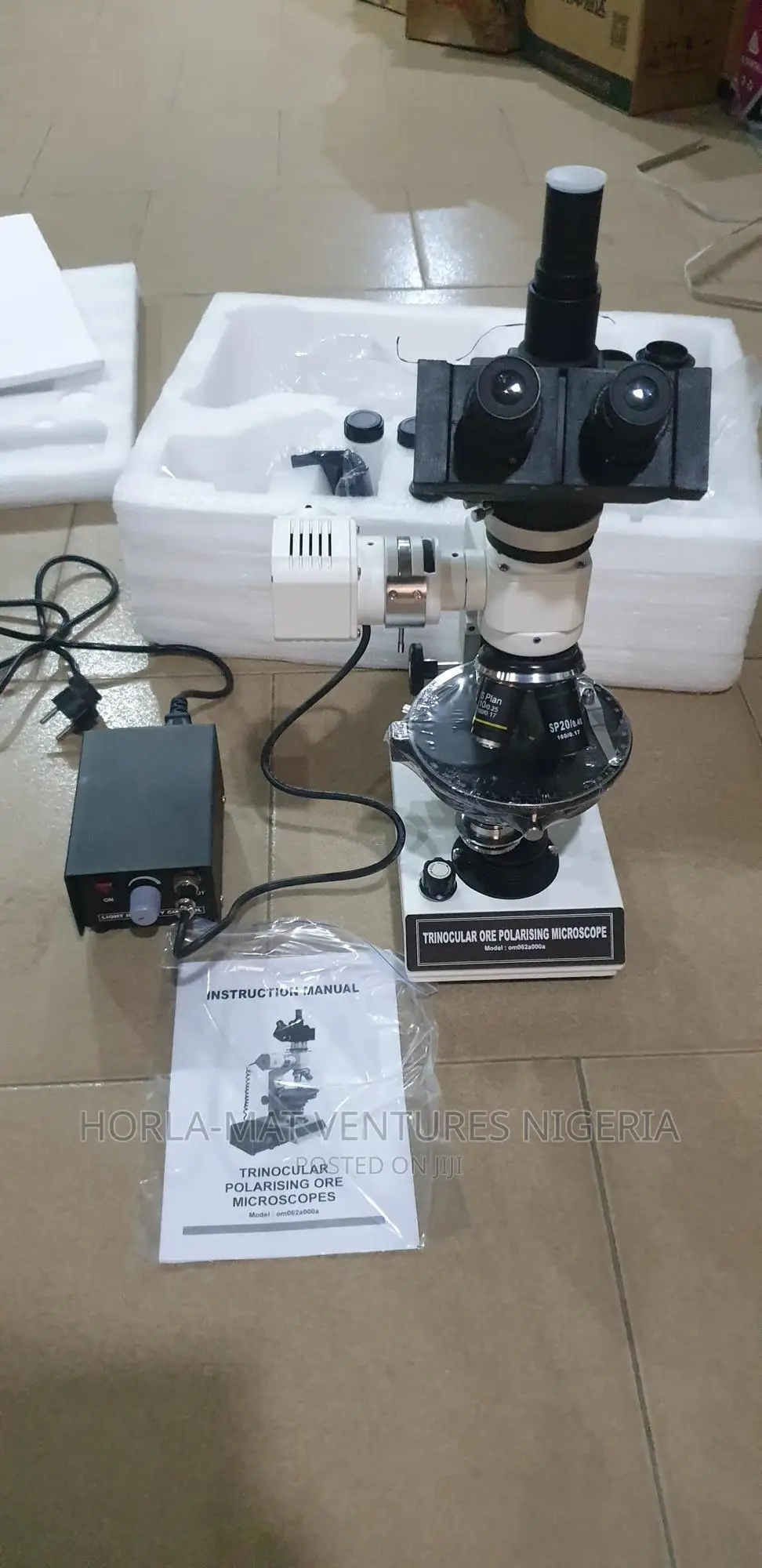Trinocular Ore Polalarize Microscope