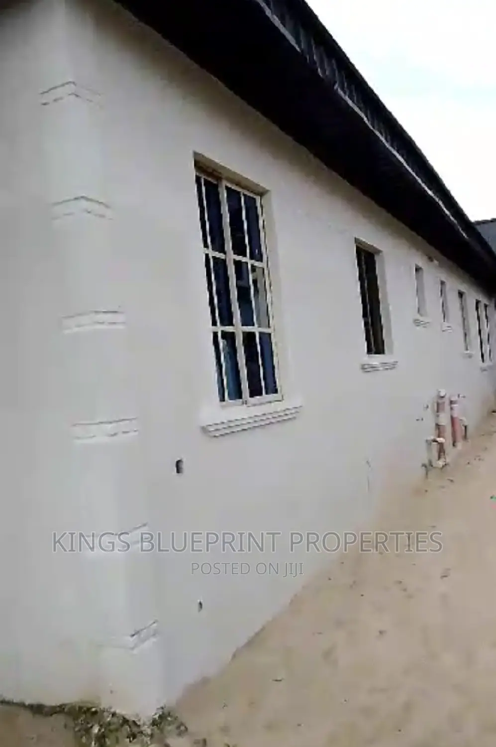 3bdrm Bungalow in Egbo Road, Warri for sale