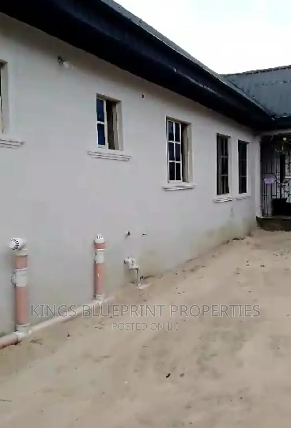 3bdrm Bungalow in Egbo Road, Warri for sale