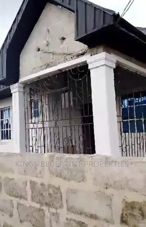 3bdrm Bungalow in Egbo Road, Warri for sale