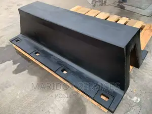 Marine v Fender, 300hx1000l