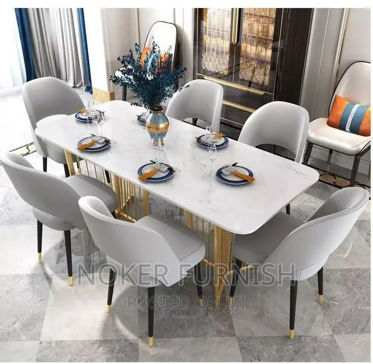 Set of Dining Table With Mirror