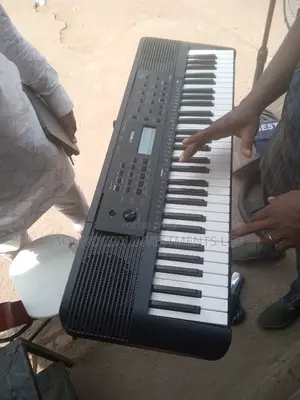 PSR 273 Yamaha Keyboard