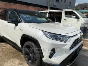 Toyota RAV4 XLE Premium 2022 White