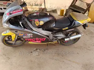 Aprilia Mille 2012 Yellow