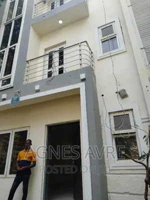 4bdrm Townhouse / Terrace in Brains And Hammer, Life Camp for rent