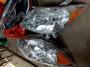 Headlamp Toyota Ponitac Vibe 2005 Model