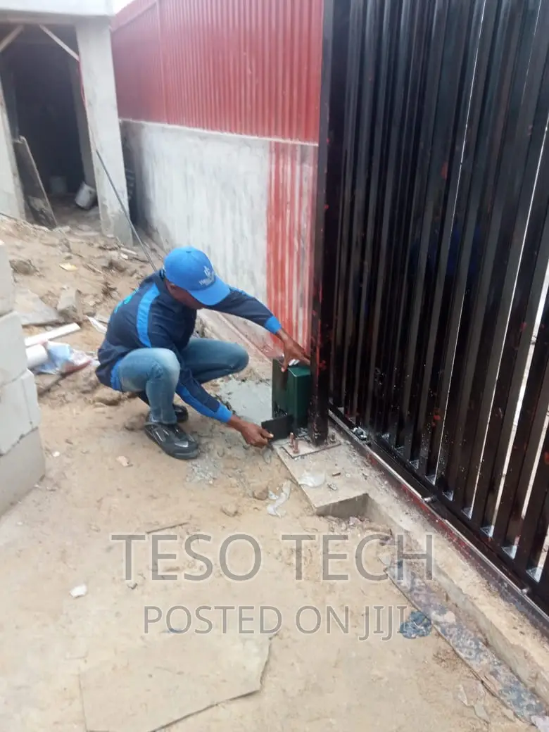 Automated Gate With Machine
