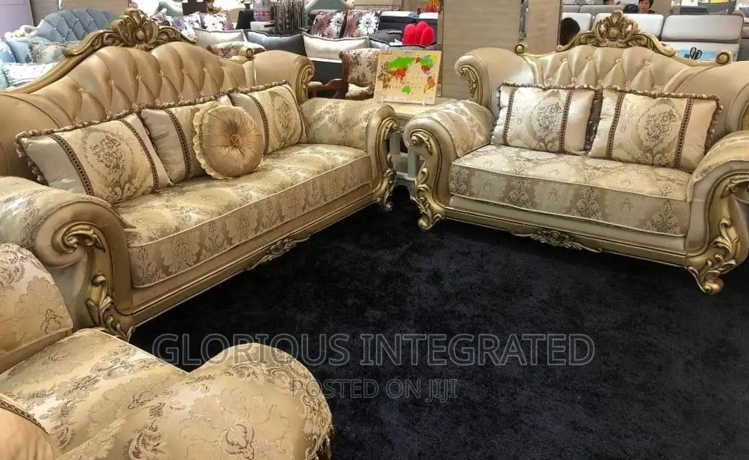 Royal Cushion and Table