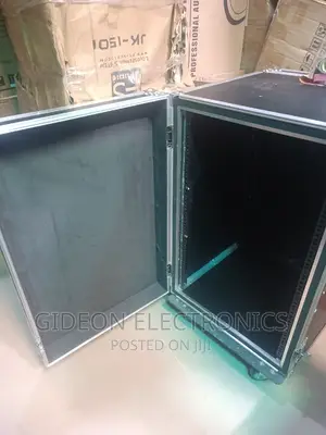 18unit Amplifier Rack.