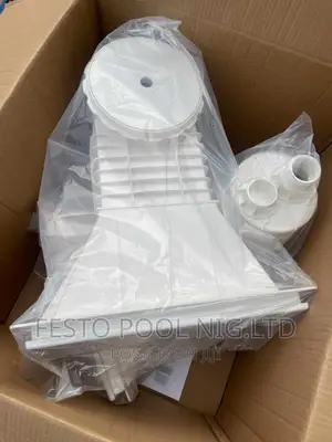 Swimming Pool Skimmer