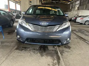 Toyota Sienna 2016 Blue