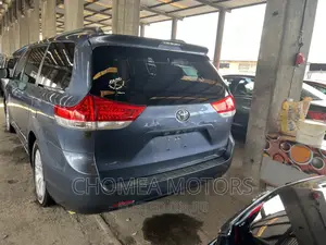 Toyota Sienna 2016 Blue