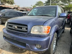 Toyota Sequoia 2004 Blue