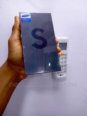 New Samsung Galaxy S22 5G 256 GB Black