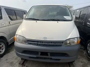 Toyota HiAce 2007 White