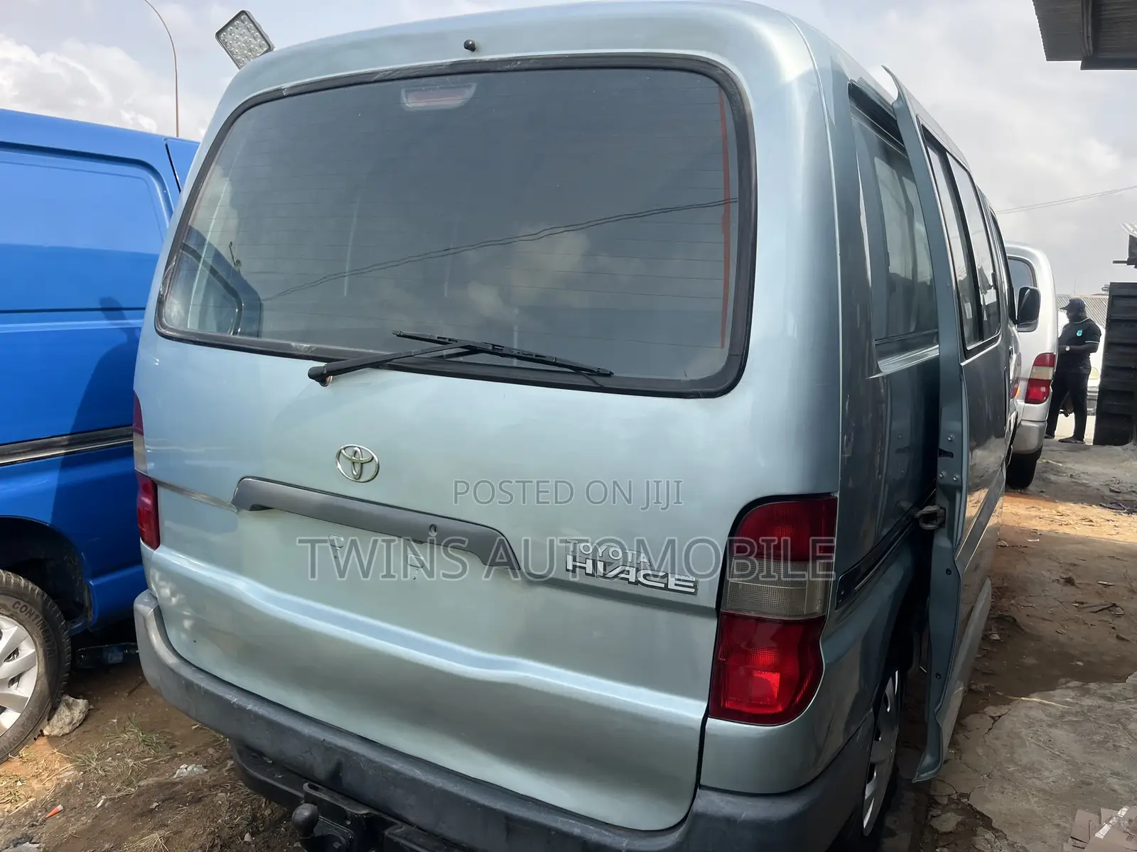 Toyota HiAce 2004 Grey
