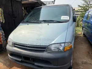 Toyota HiAce 2004 Grey